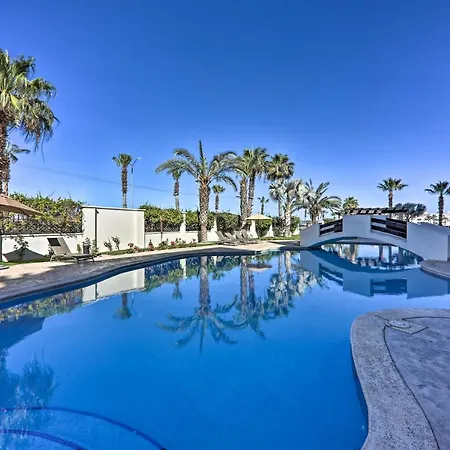 Modern Condo With Jetted Tub, Balcony And Ocean View!