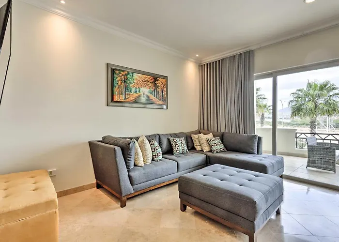 Walk To Beach: Modern Cabo W/ Balcony! Сasa de vacaciones
